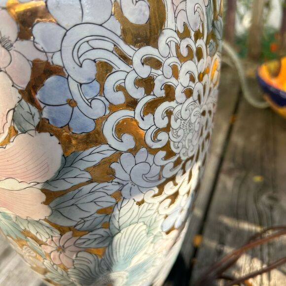 Hand painted floral on gold Asian cloisonne style chinoiserie lamp - Picture 12 of 16